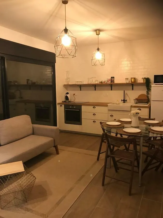 Stylish Apartment Near The Beach Haifa